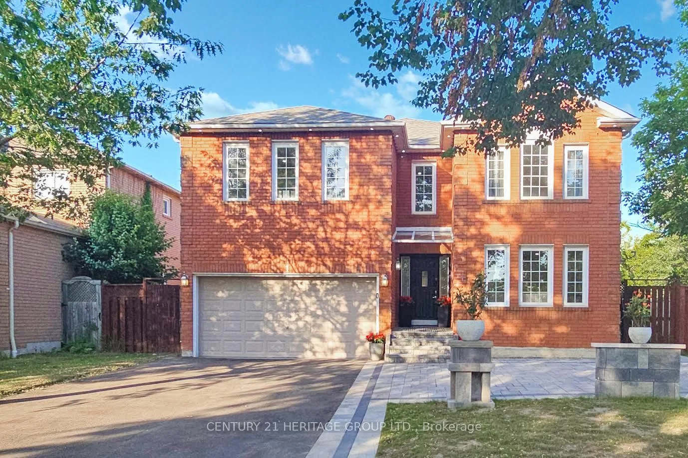 Detached in Whitby