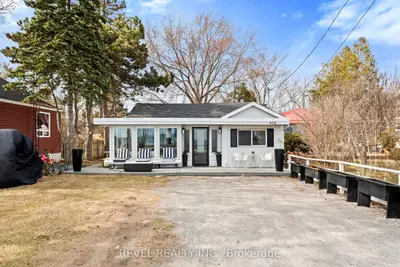 Detached in Whitby