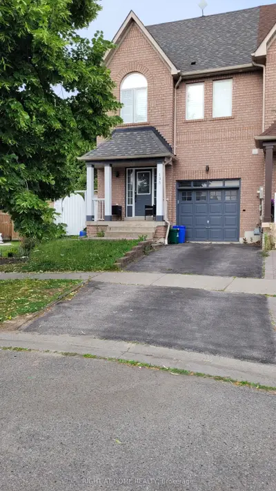 Att/Row/Townhouse in Whitby