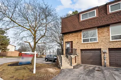 Condo Townhouse in Oshawa