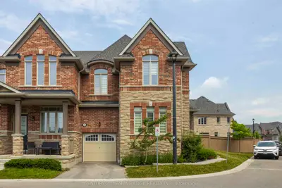 Att/Row/Townhouse in Ajax