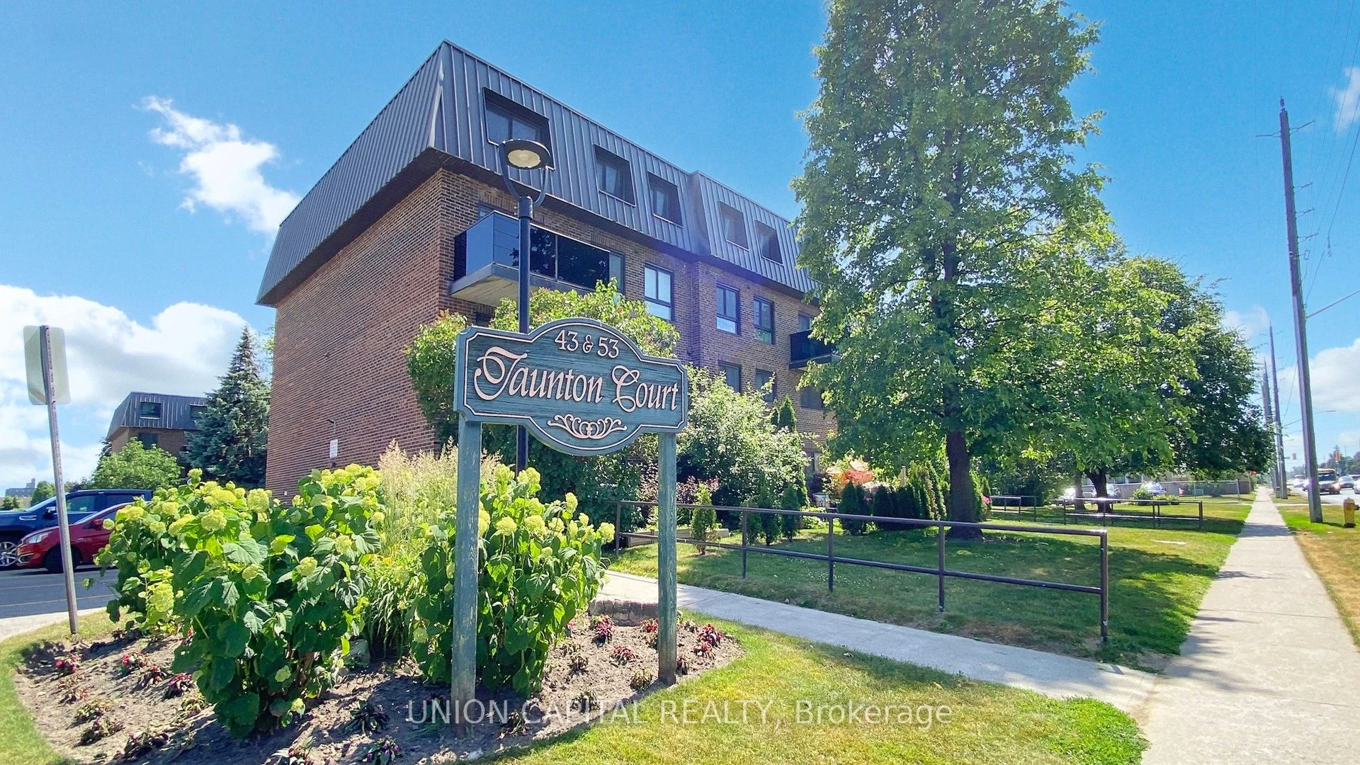 Condo Townhouse in Oshawa
