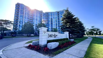 Condo Apartment in Whitby