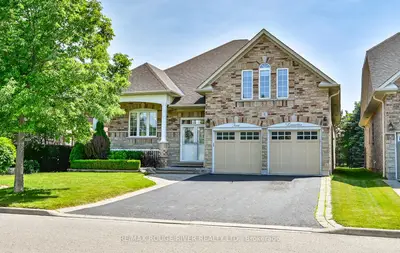 Detached in Whitby