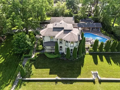 Detached in Scugog