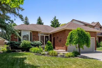 Detached in Whitby