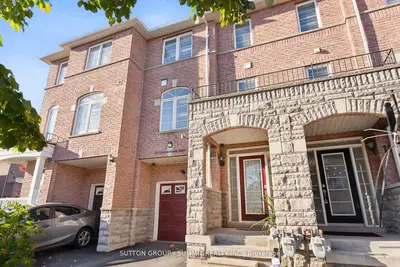 Att/Row/Townhouse in Ajax