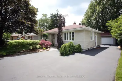 Detached in Whitby
