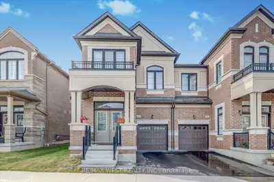 Semi-Detached in Whitby