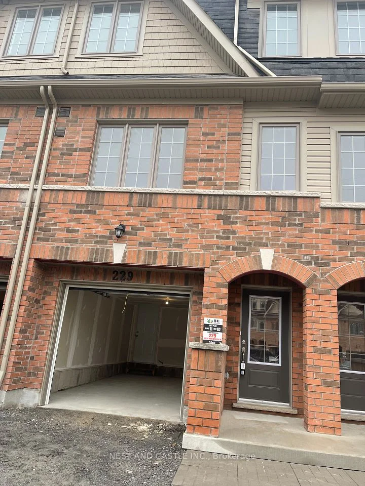 227 Royal Northern Path 63, Oshawa, ON L1L 0R6