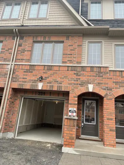 Condo Townhouse in Oshawa