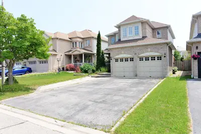 Detached in Whitby