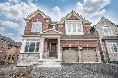 Detached in Whitby