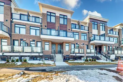 Condo Townhouse in Pickering