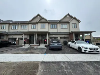Att/Row/Townhouse in Oshawa