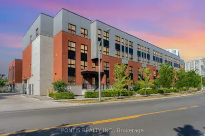 Condo Townhouse in Toronto