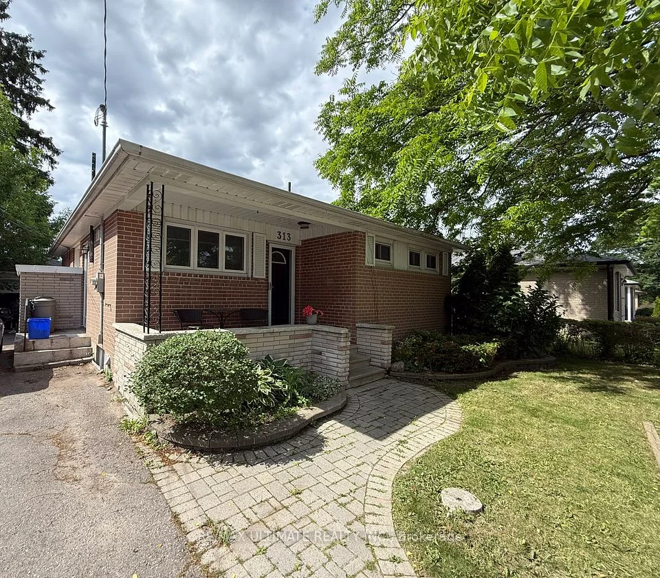 313 Rossland Road W, Whitby, ON L1N 3H8
