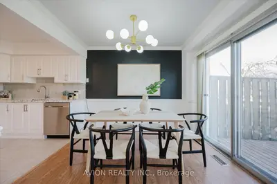 Att/Row/Townhouse in Toronto