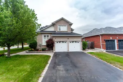 Detached in Whitby