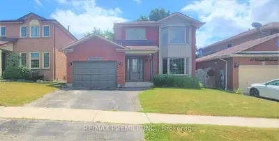 Detached in Whitby