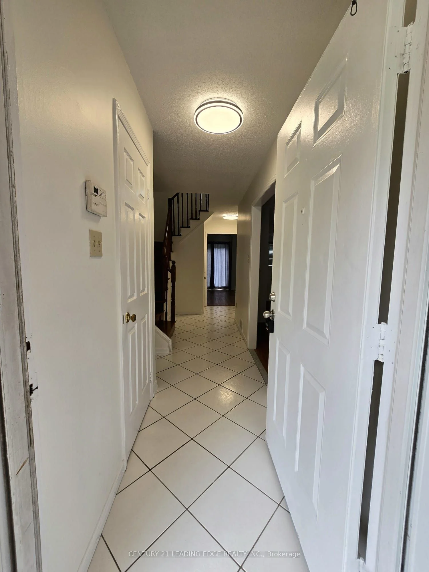 1592 MARSHCOURT Drive MAIN, Pickering, ON L1V 6G3
