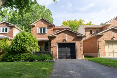 Detached in Whitby