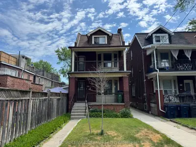 Triplex in Toronto