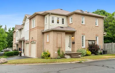 Condo Townhouse in Whitby