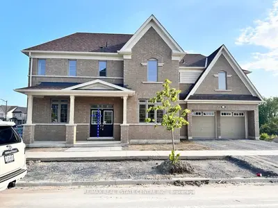Detached in Oshawa