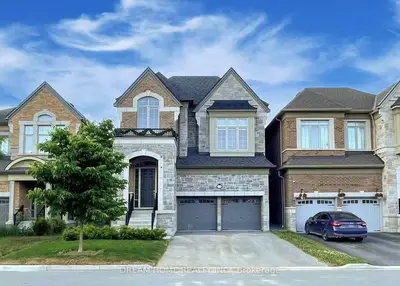 Detached in Whitby