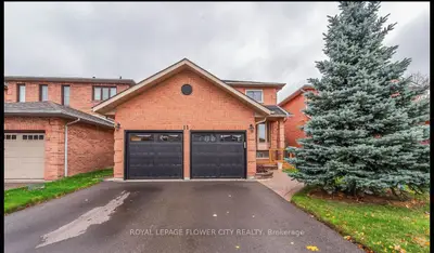 Detached in Whitby