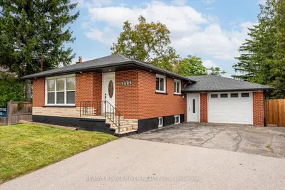 Detached in Whitby