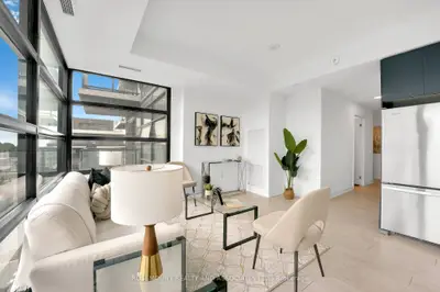 Condo Apartment in Whitby