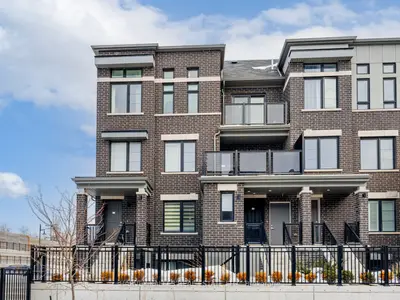 Condo Townhouse in Clarington