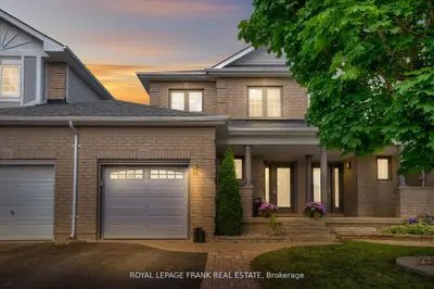 Att/Row/Townhouse in Oshawa