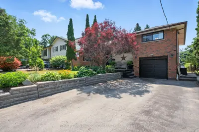Detached in Whitby