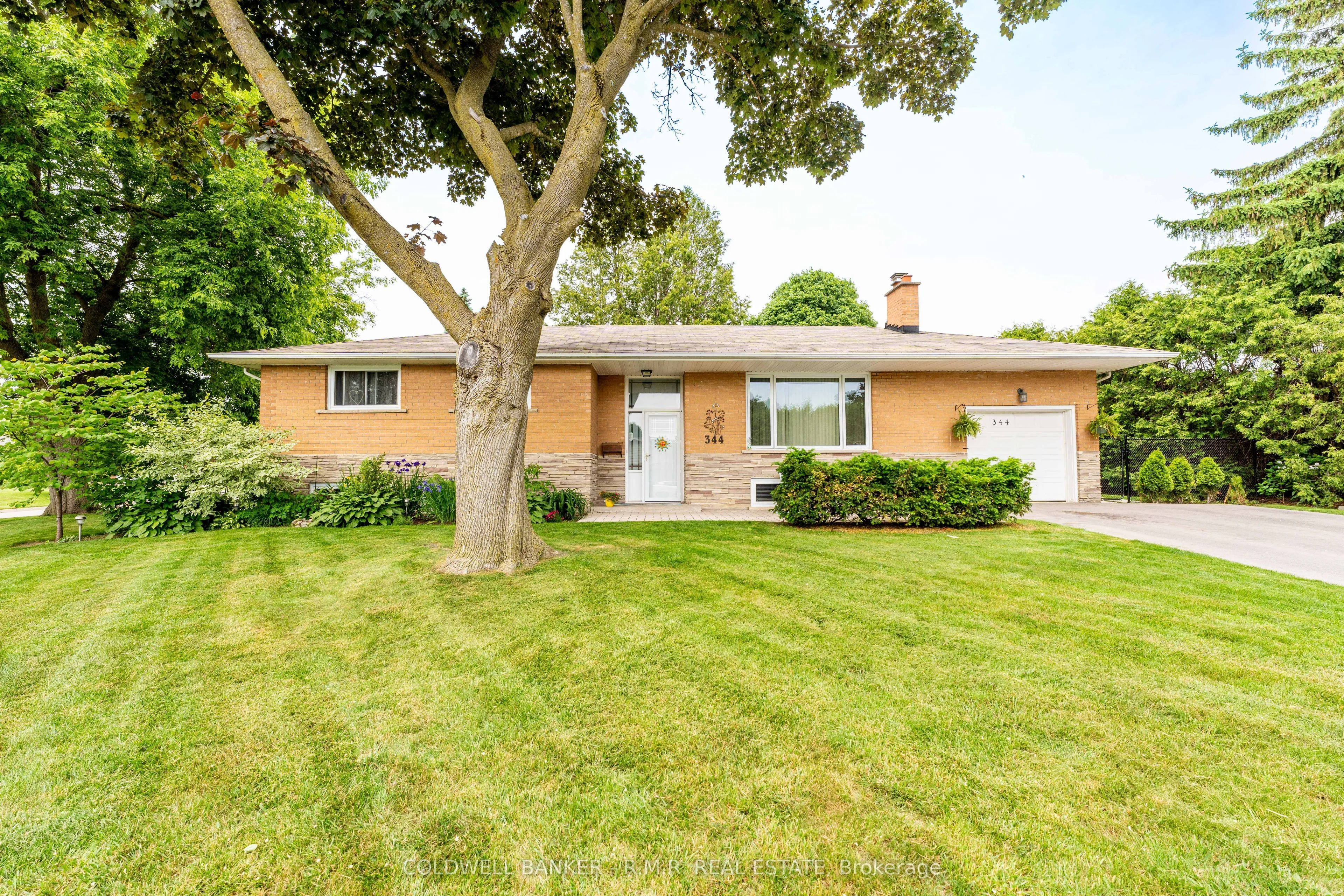 344 Woodlea Avenue Lower, Oshawa, ON L1J 3J6