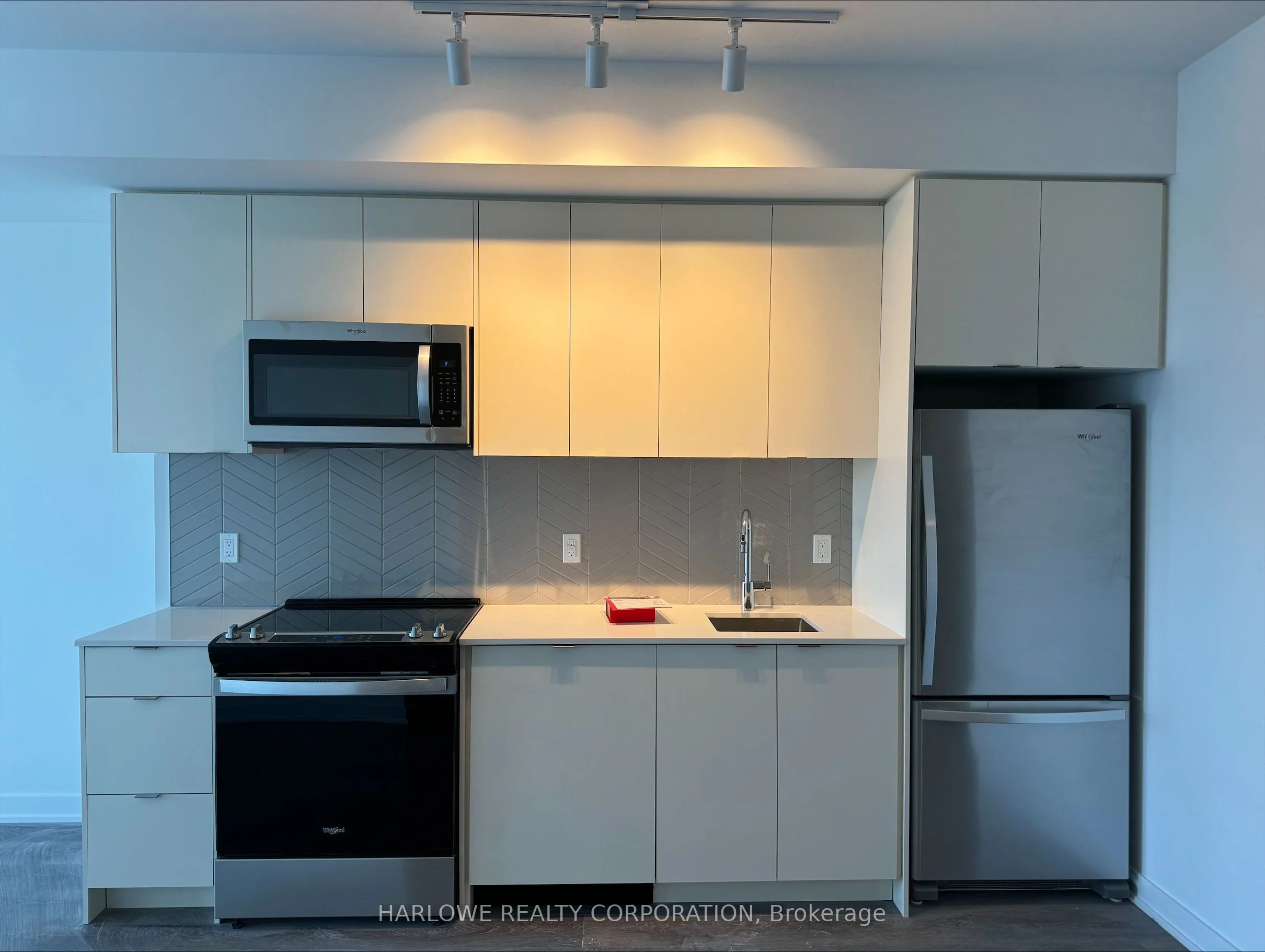 1606 Charles Street 703 A, Whitby, ON L1N 0P1