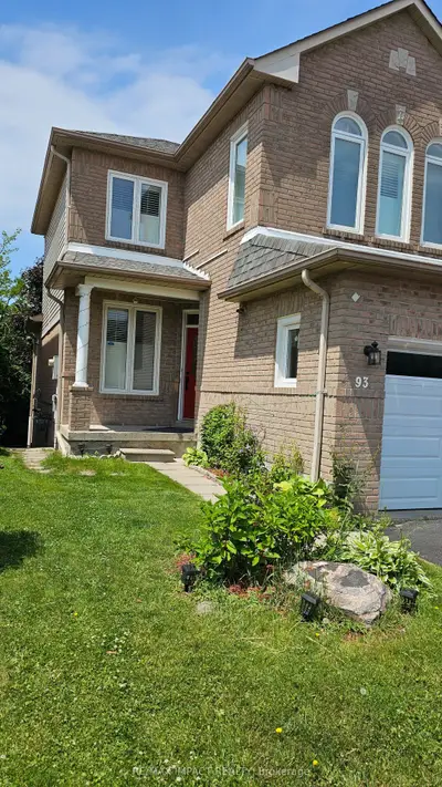 Detached in Whitby