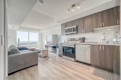 Condo Apartment in Pickering