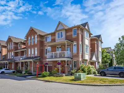 Condo Townhouse in Ajax