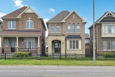 Detached in Whitby