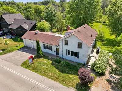 Detached in Whitby