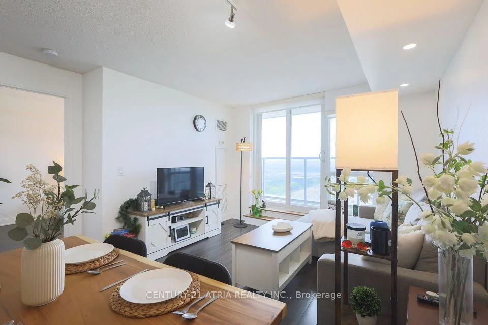 125 Village Green Square 3707, Toronto E07, ON M1S 0G3