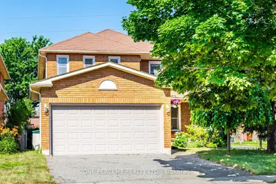 Detached in Whitby