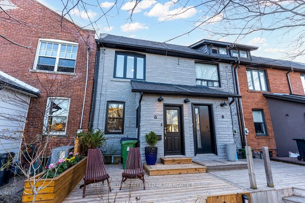 Att/Row/Townhouse in Toronto
