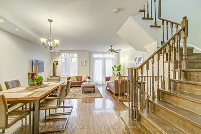 Att/Row/Townhouse in Toronto