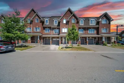 Att/Row/Townhouse in Pickering