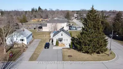 Detached in Whitby