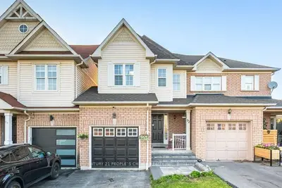 Att/Row/Townhouse in Whitby